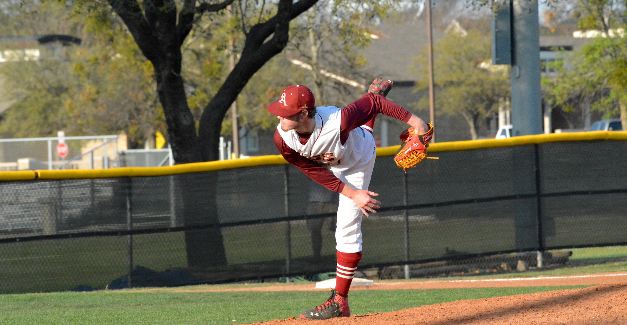 'Roos Split with No. 23 Texas Lutheran