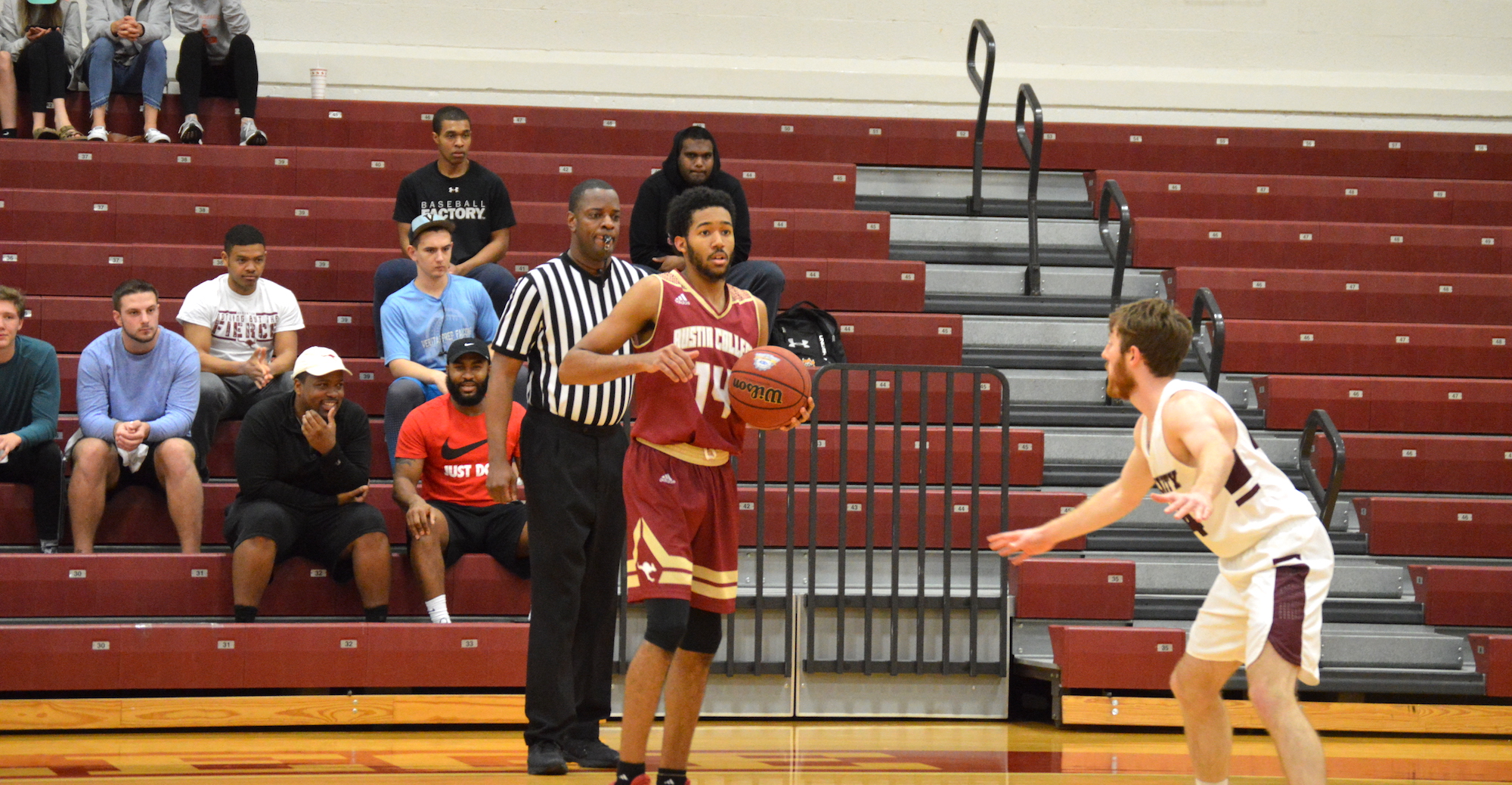 'Roo Men Hold Off Trinity for 88-85 Victory