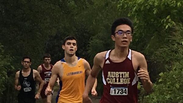 Men's Cross Country Finishes 8th at UD Invitational