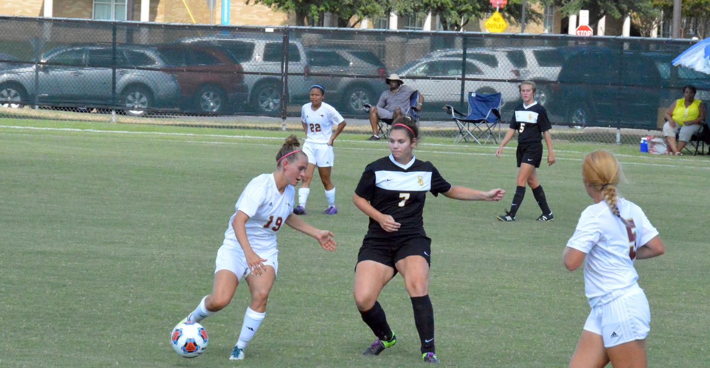 Pirates Use Two Second Half Goals to Top 'Roo Women