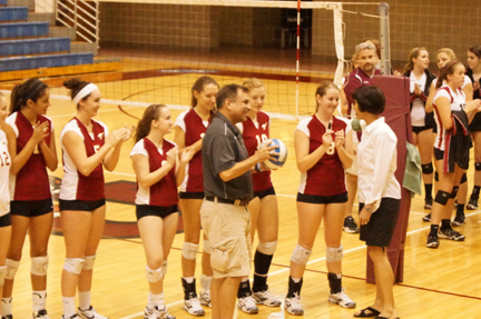 Garza Earns 500th Career Victory as 'Roo Volleyball Tops Centenary