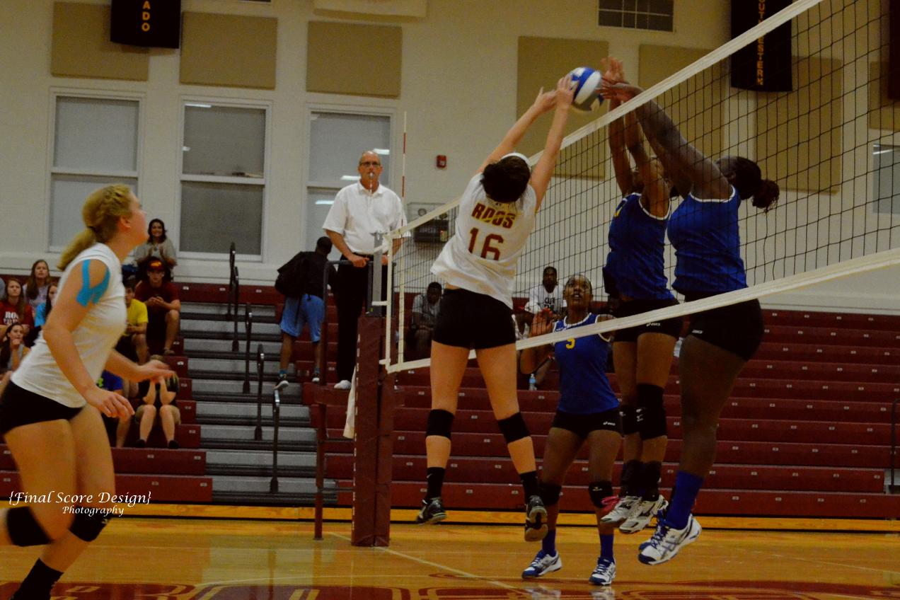 Volleyball Reaches 20 Wins for 16th Straight Season