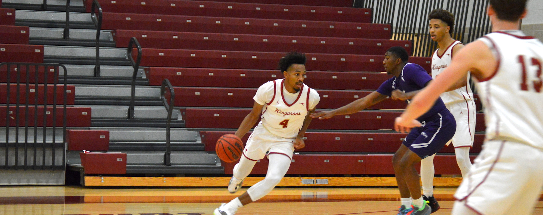 'Roo Men's Hoops Holds Off Dallas