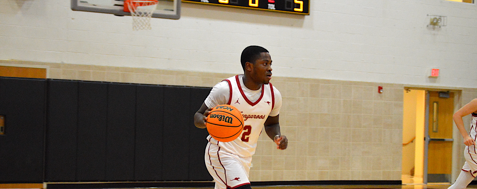 Men's Hoops Holds Off McMurry