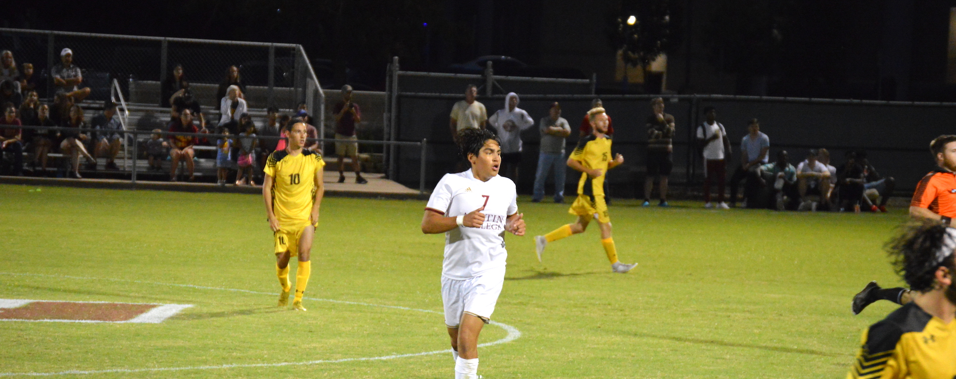 Late Goal Lifts 'Roos Past Hendrix