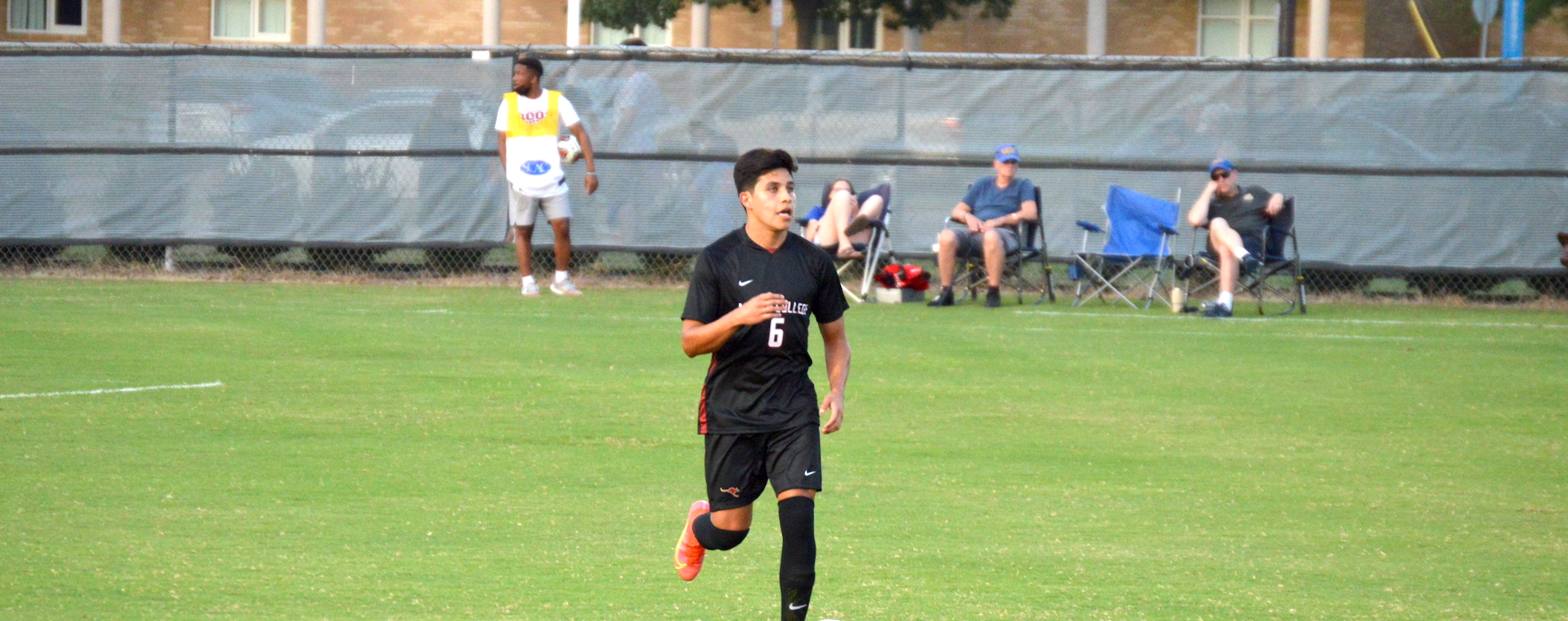 Dallas Tops 'Roo Men with Late Goal