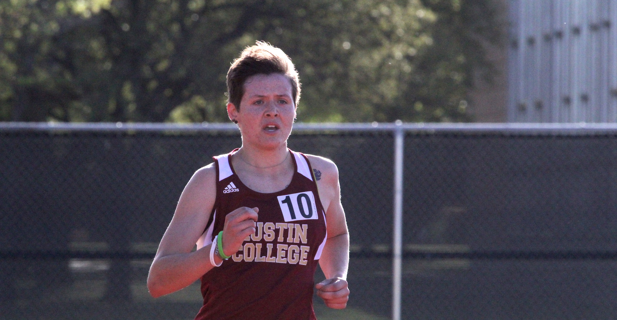 Quinn's Strong Finish Highlights 'Roo Track Performances at McMurry