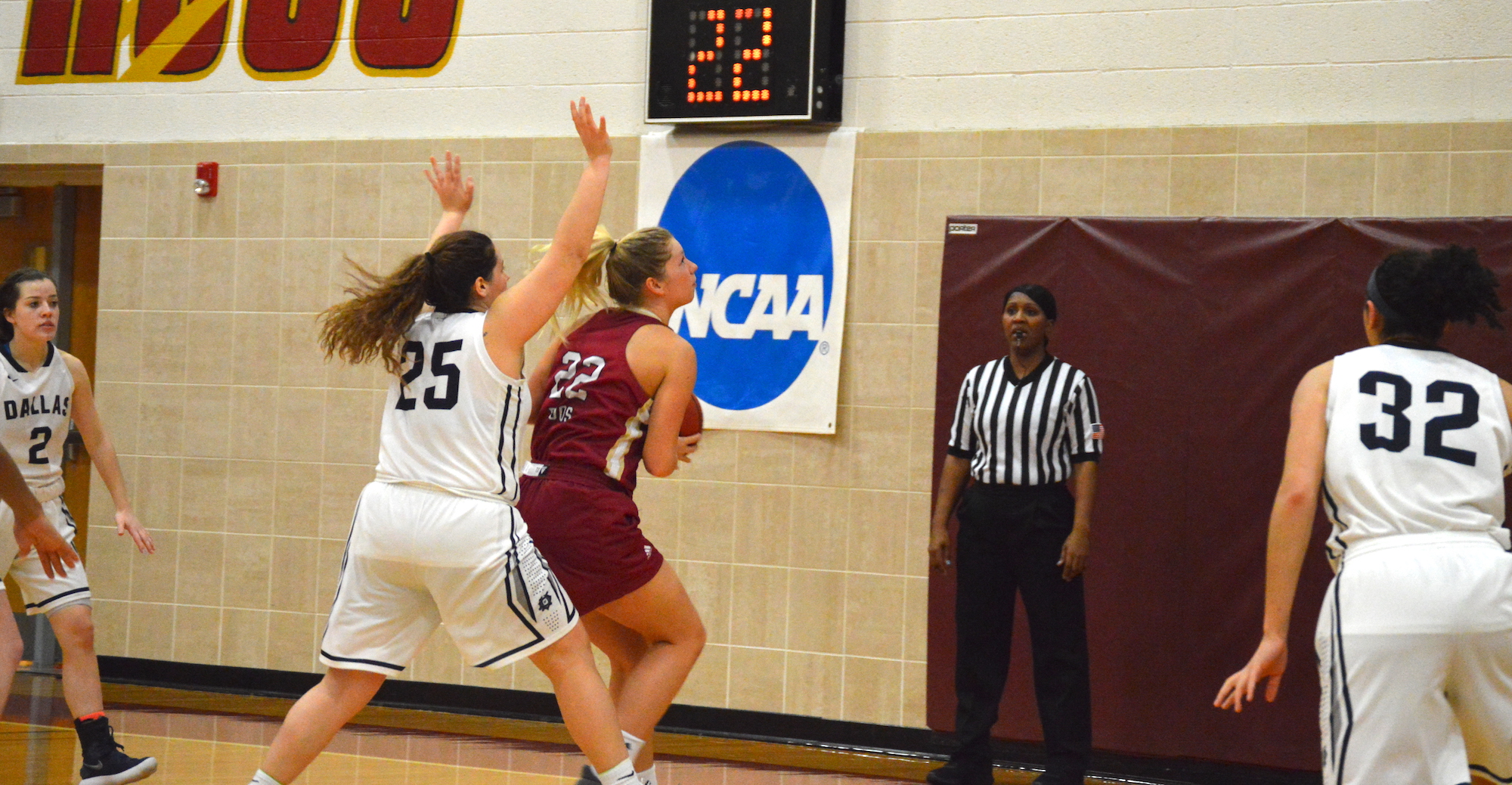 'Roos Roll Past Dallas for 10th SCAC Win