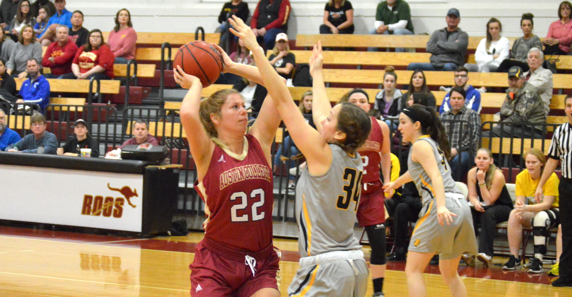 Women's Hoops Rolls to Eighth Straight Victory