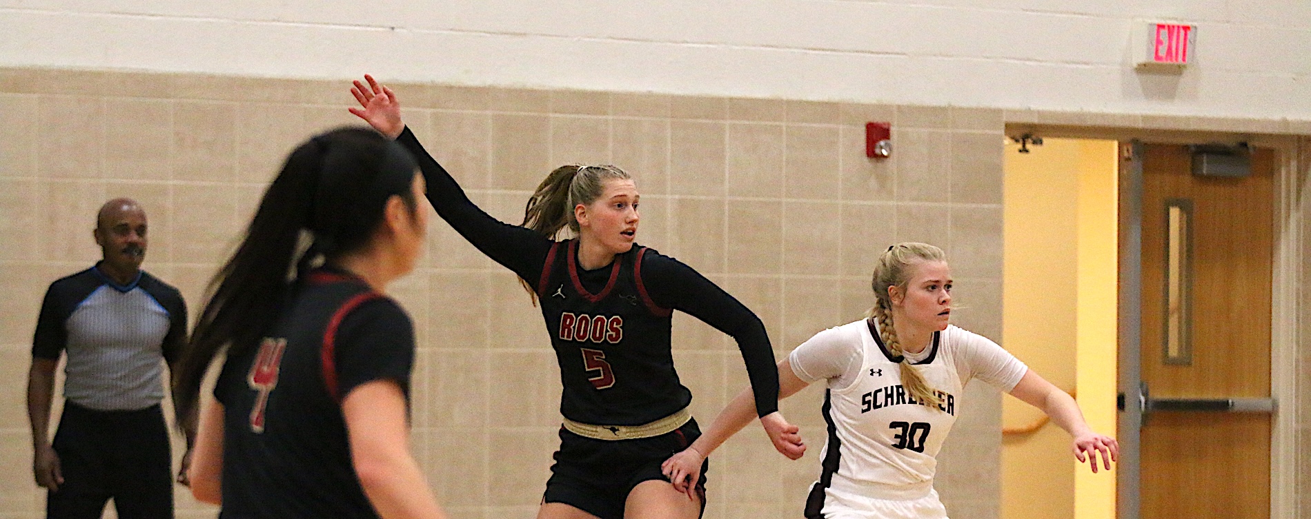 Hot-Shooting 'Roos Hold Off Schreiner