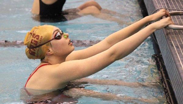 Women's Swimming & Diving Splits Home Double-Duel