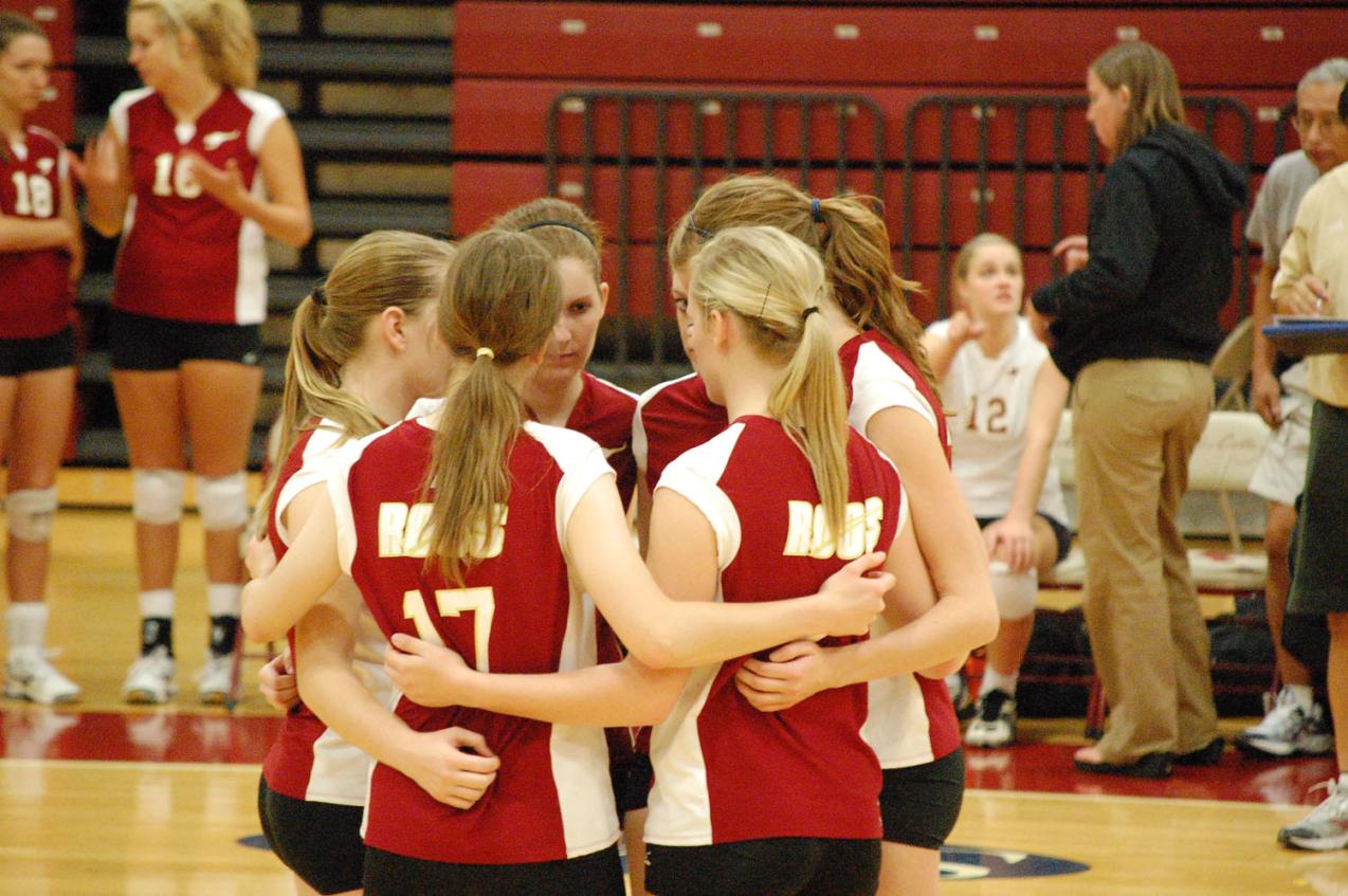 Volleyball Battles Back for Win over Dallas