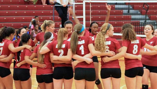 'Roo Volleyball Opens with Pair of Wins
