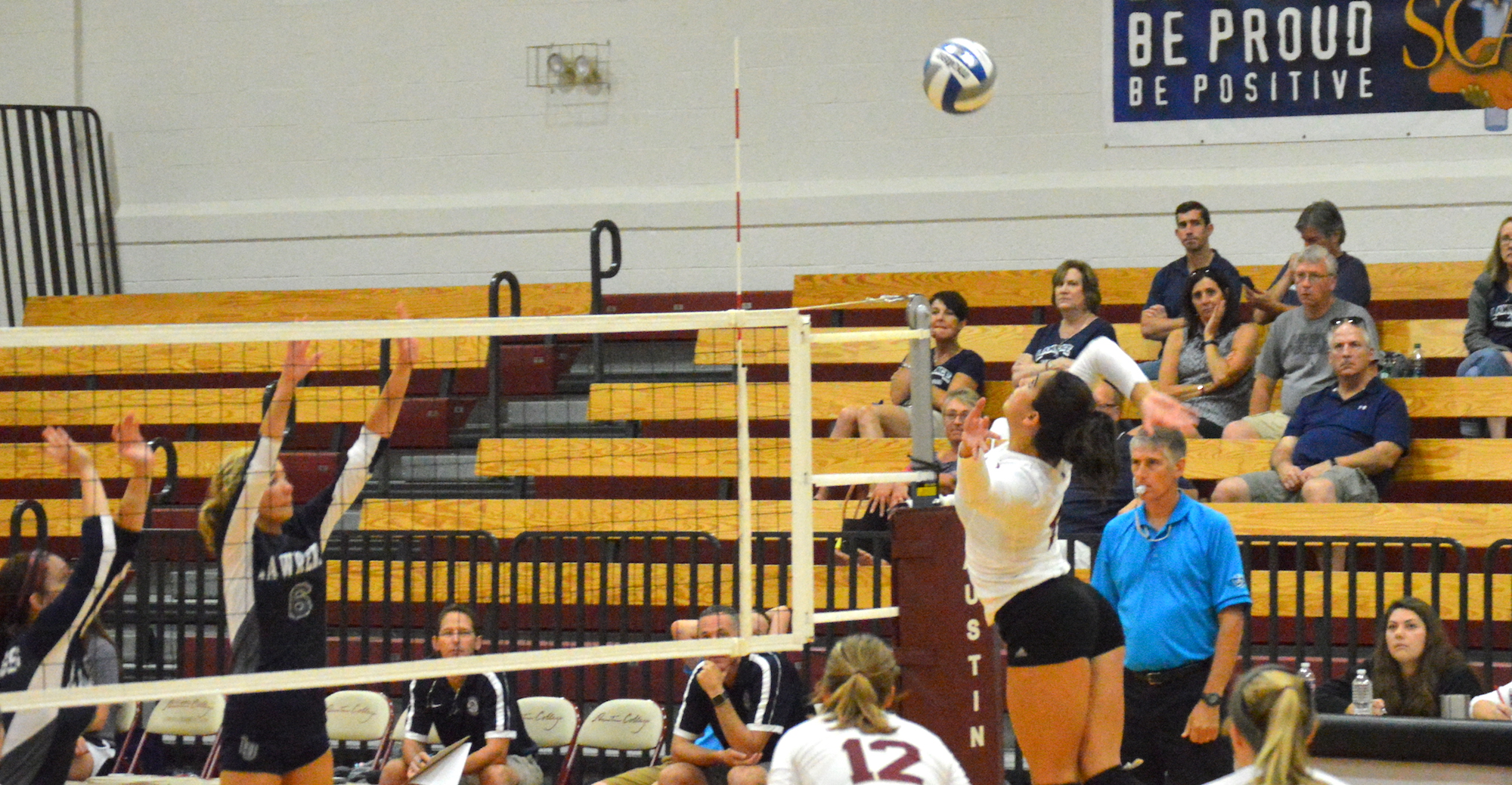 'Roo Volleybal Splits on Day One of SCAC Cross-Divisional