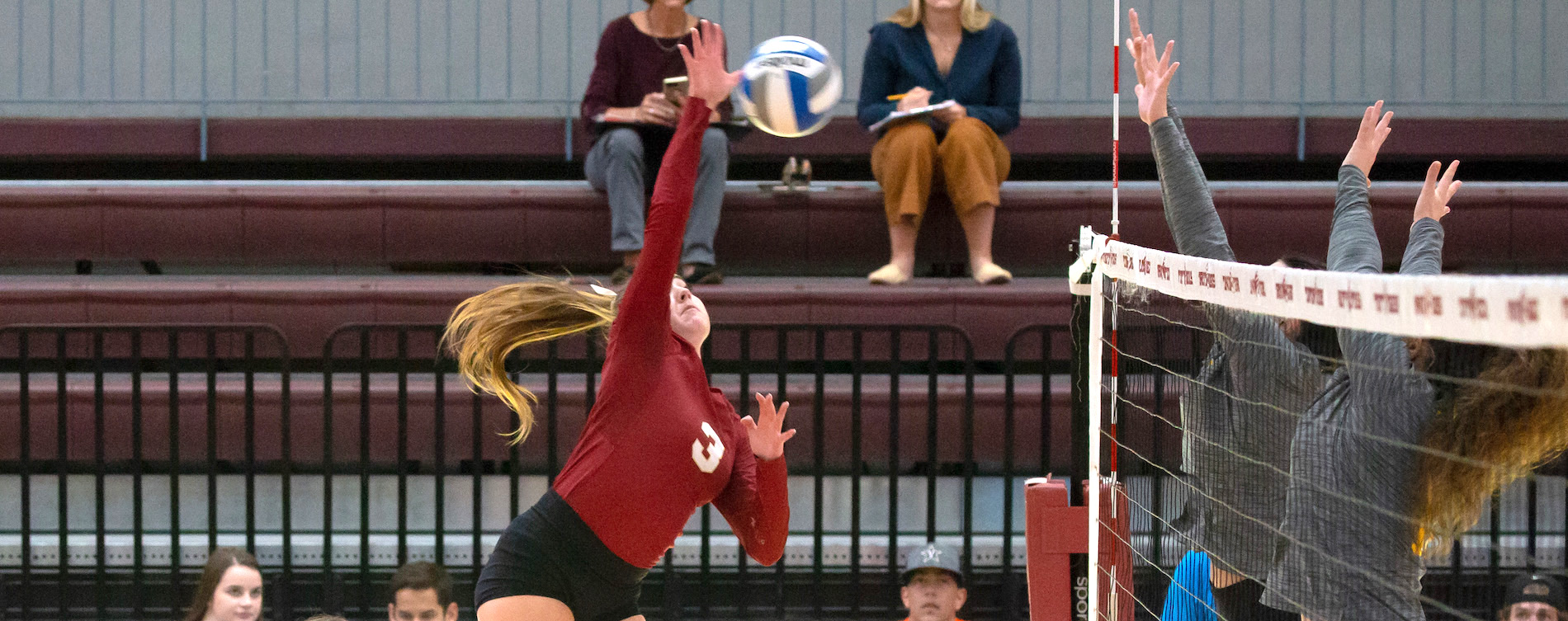'Roo Volleyball Falls Twice to Trinity