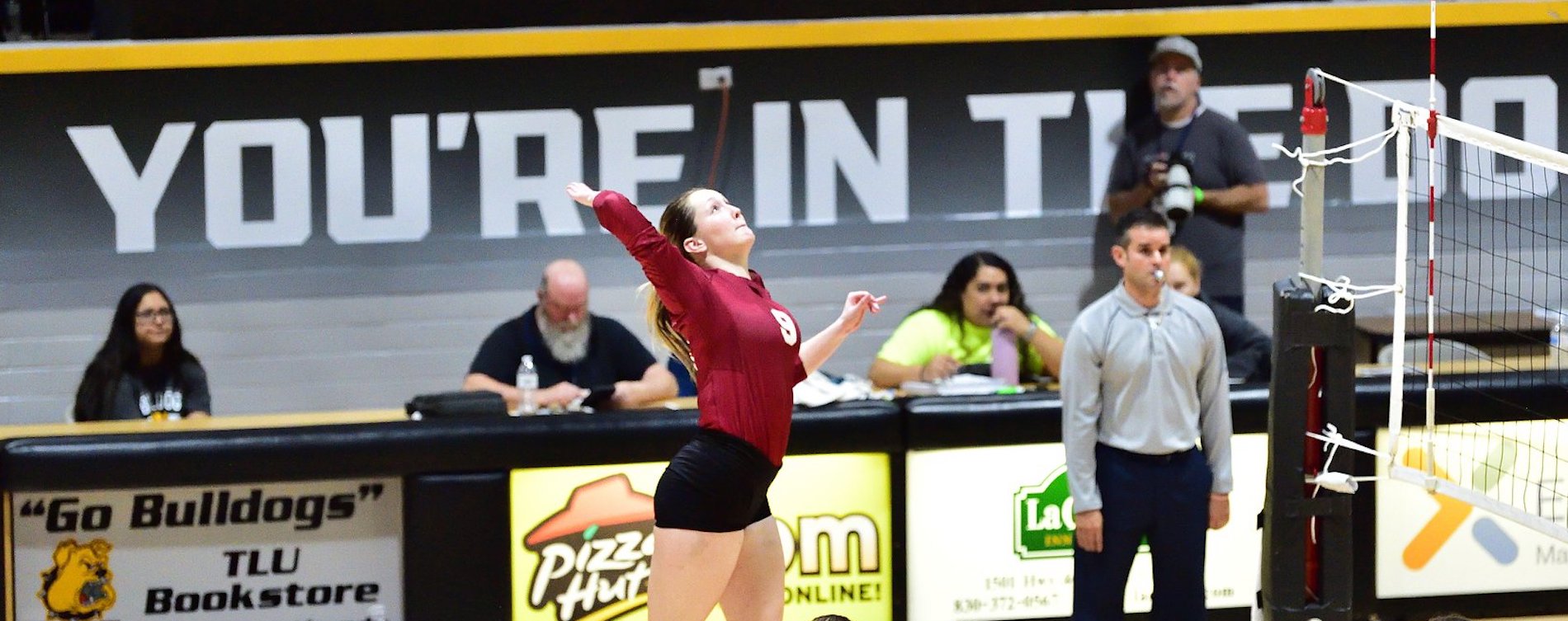 'Roo Volleyball Splits with St. Thomas