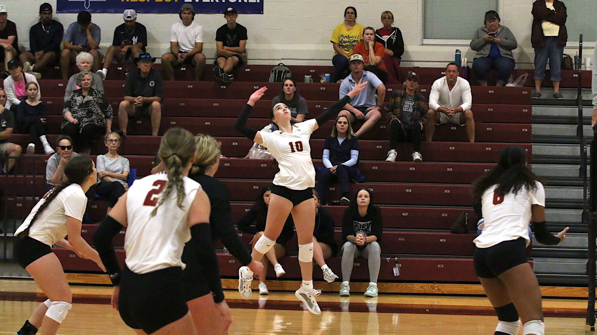 ac volleyball rachel sadler in action